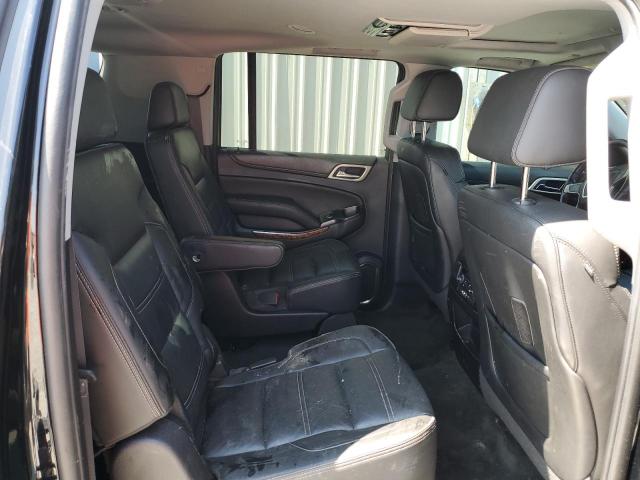 GMC Yukon Denali Image 5