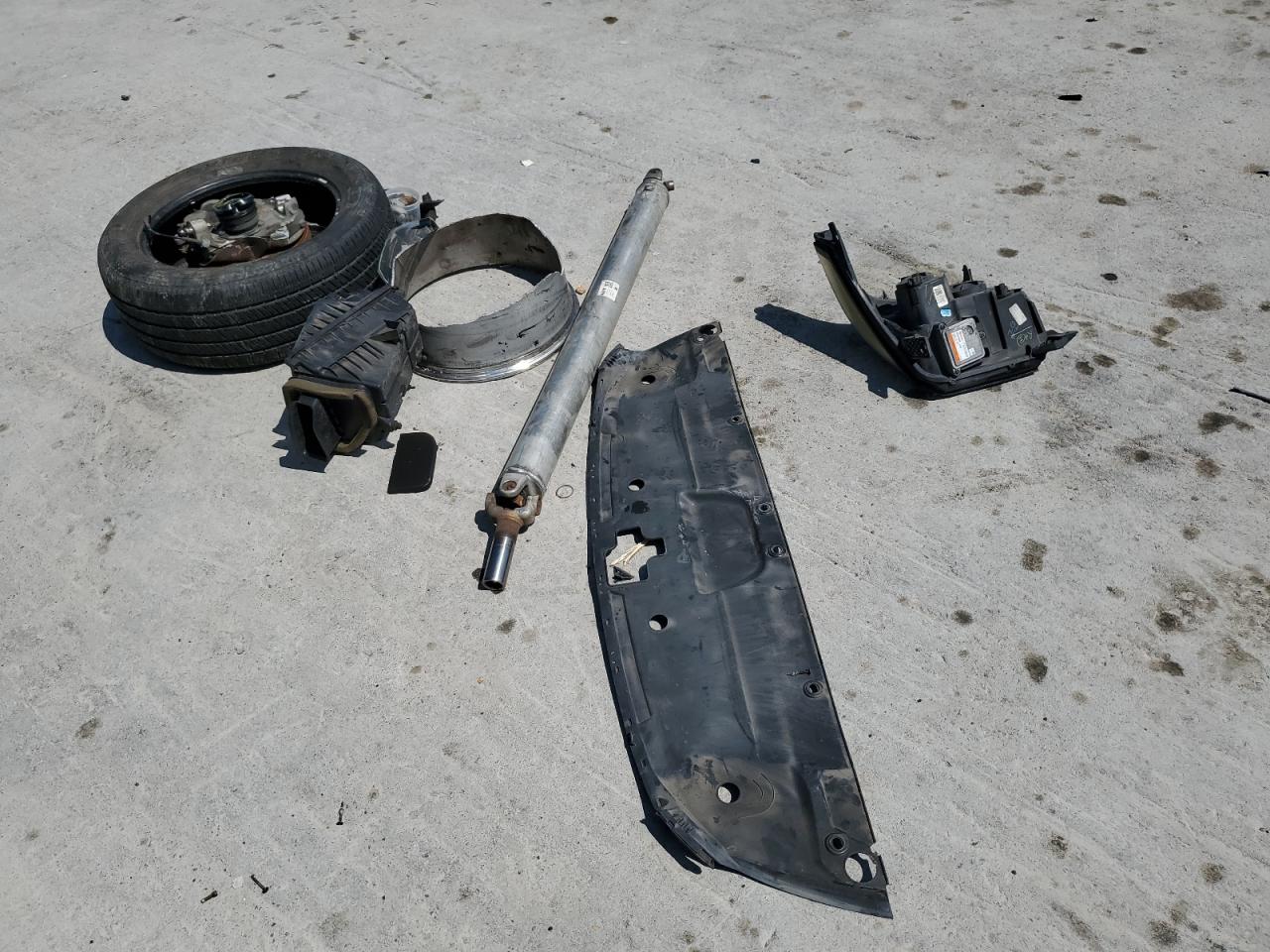 GMC Yukon Denali Image 12