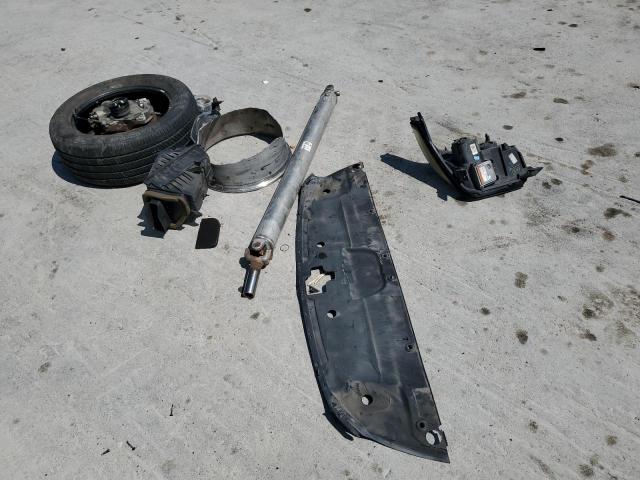 GMC Yukon Denali Image 12