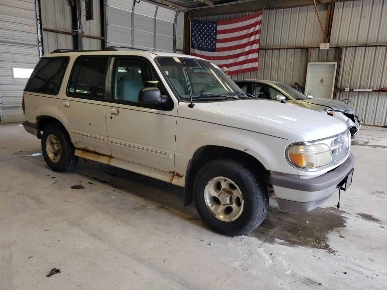 Ford Explorer Image 4