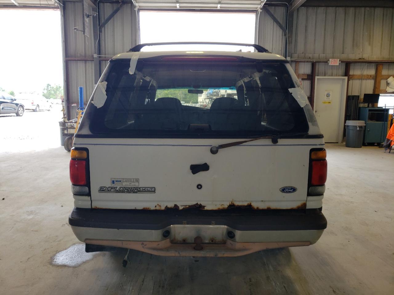 Ford Explorer Image 3