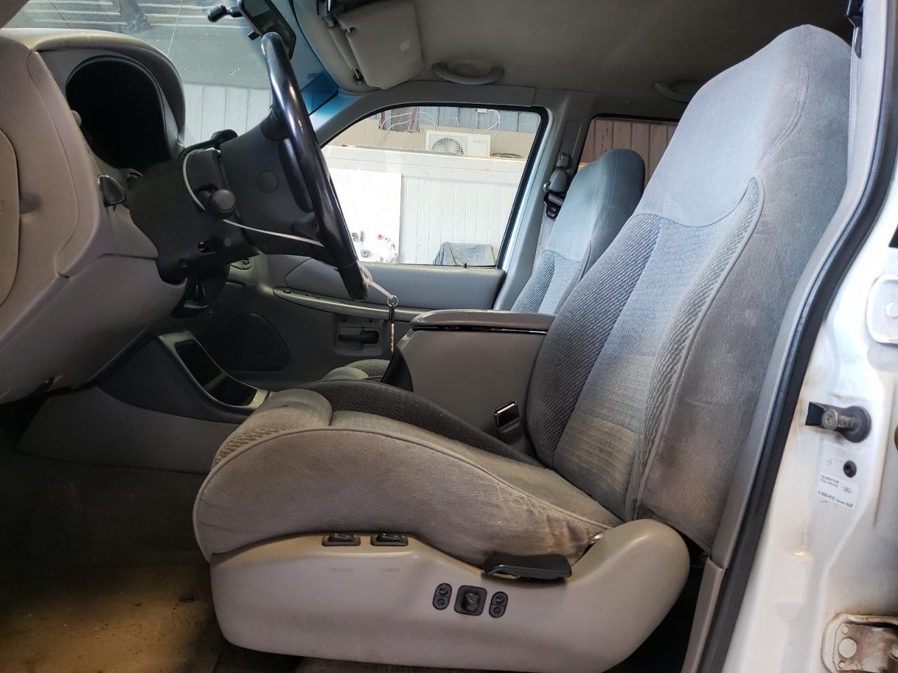 Ford Explorer Image 2