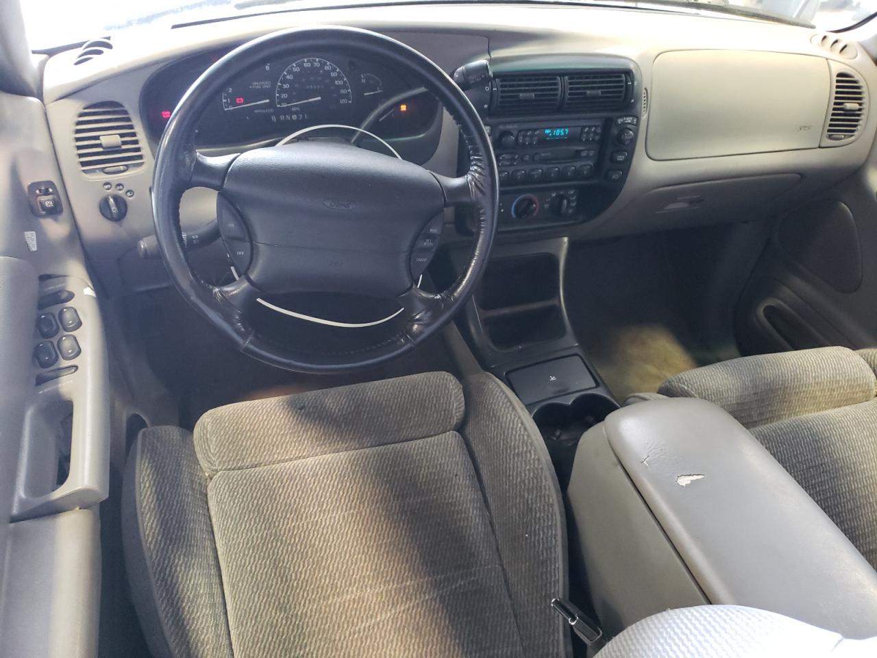 Ford Explorer Image 7