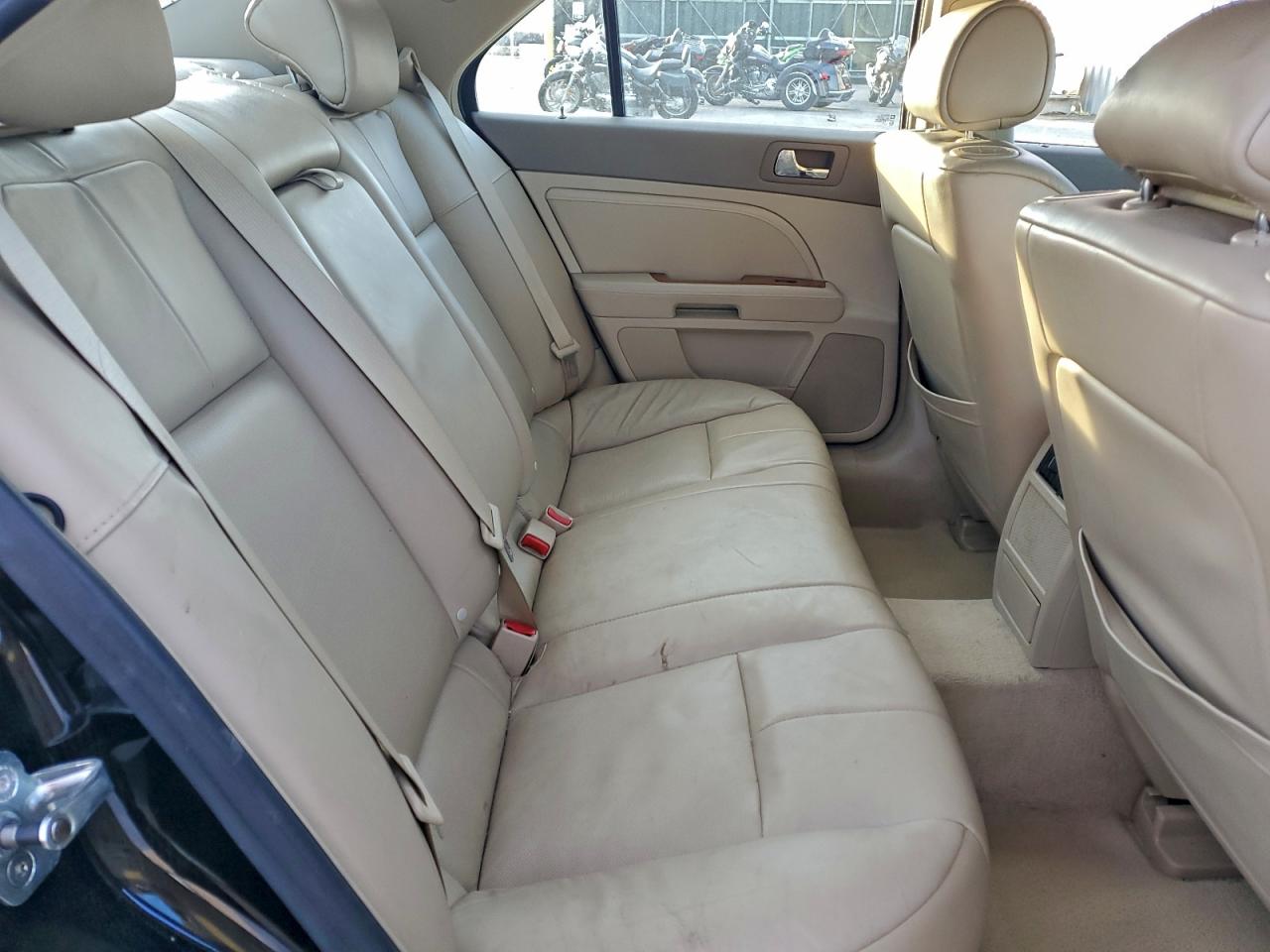 Cadillac STS Image 7