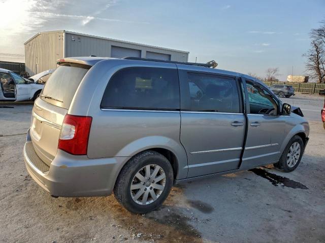 Chrysler Minivan Touring Image 11