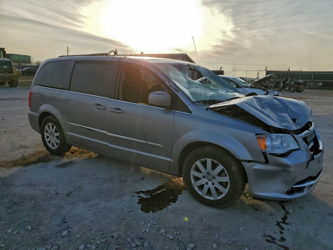 Chrysler Minivan Touring Image 3