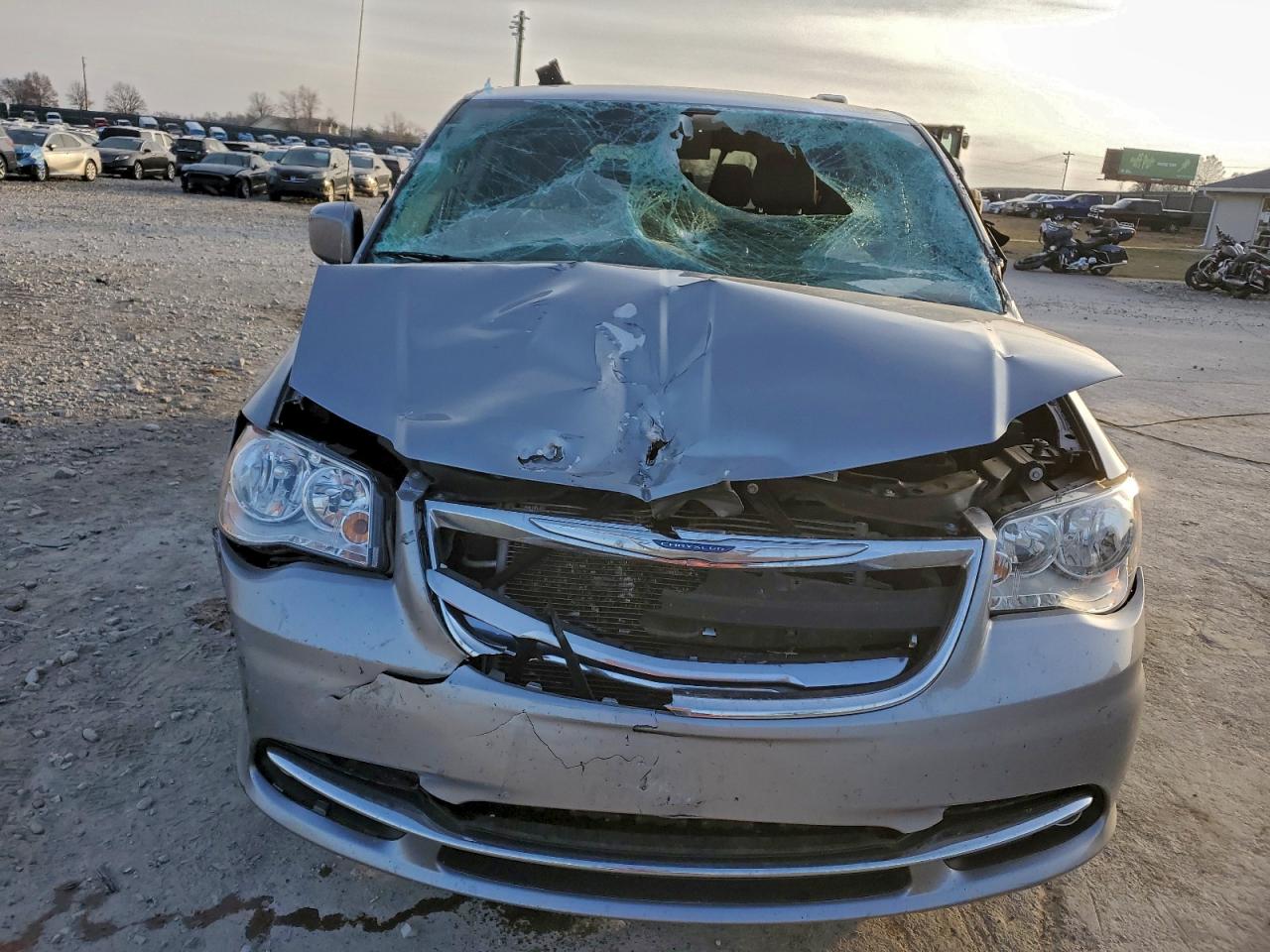 Chrysler Minivan Touring Image 5