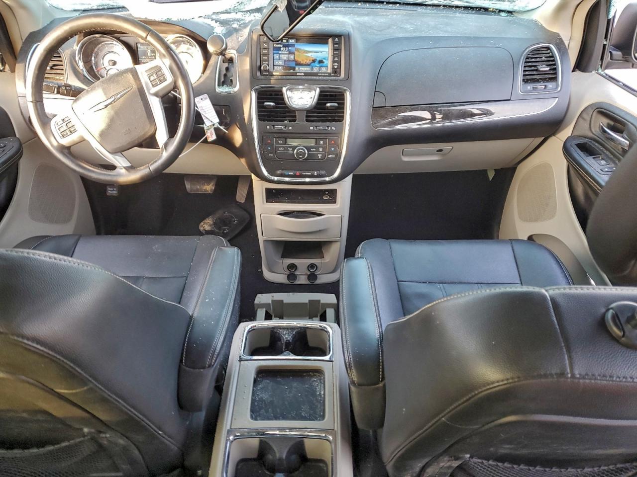 Chrysler Minivan Touring Image 9