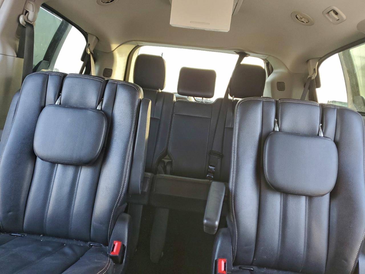 Chrysler Minivan Touring Image 13