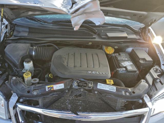 Chrysler Minivan Touring Image 2