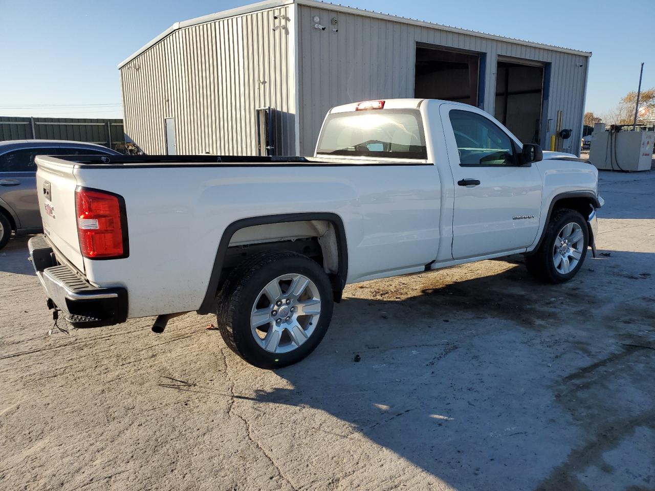 GMC Sierra C1500 Image 6