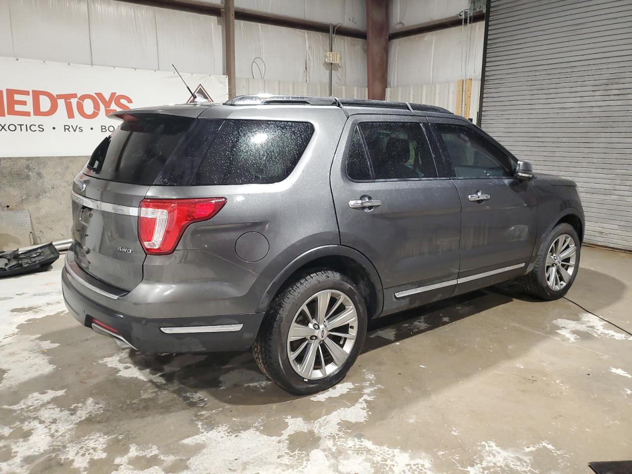 Ford Explorer Limited Image 4