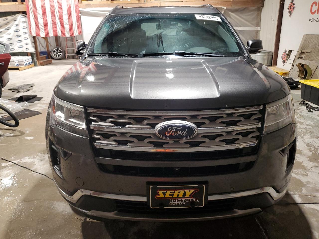 Ford Explorer Limited Image 8