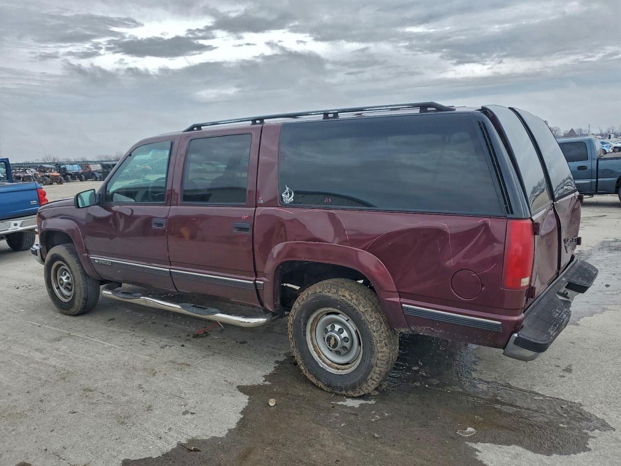 Chevrolet Suburban K2500 Image 12