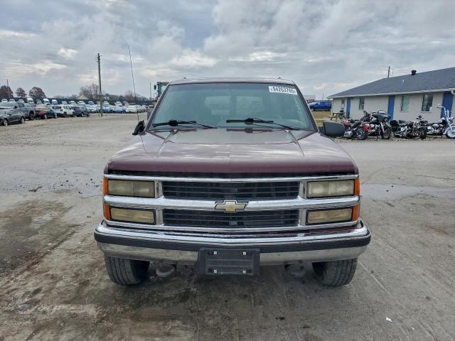 Chevrolet Suburban K2500 Image 5