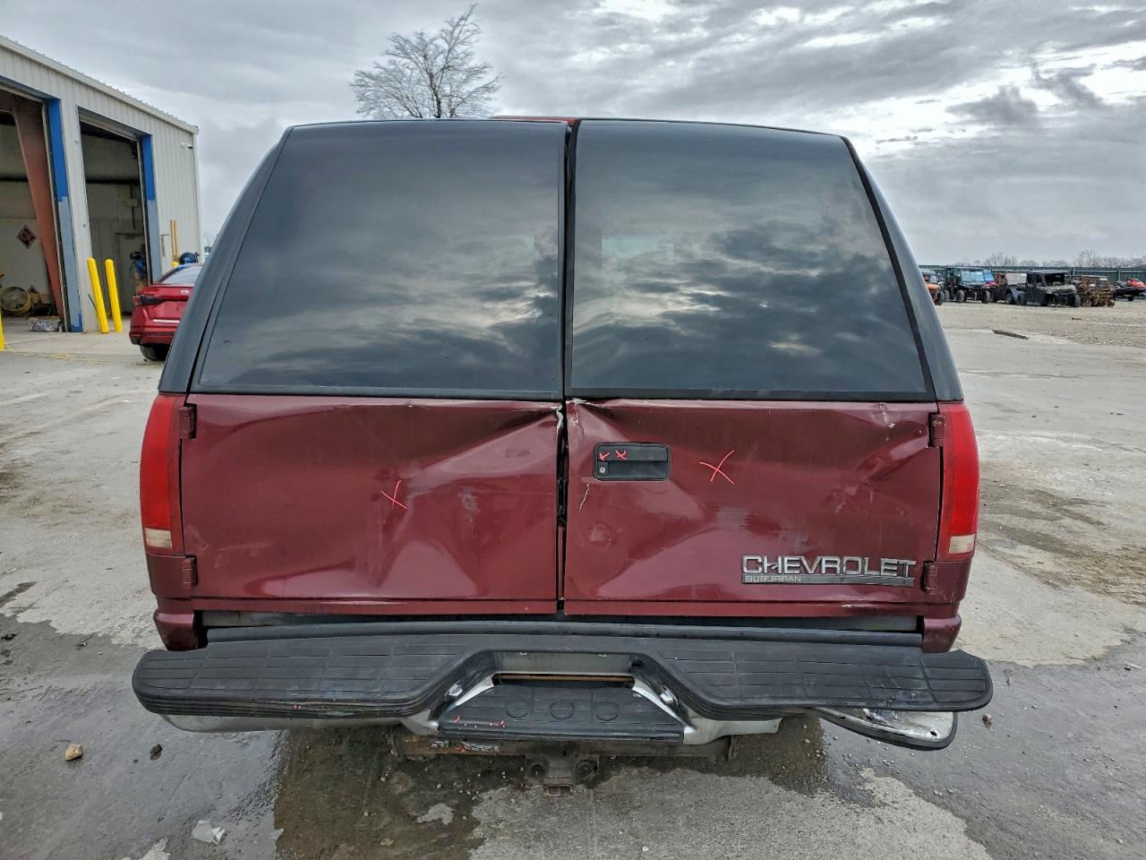 Chevrolet Suburban K2500 Image 8