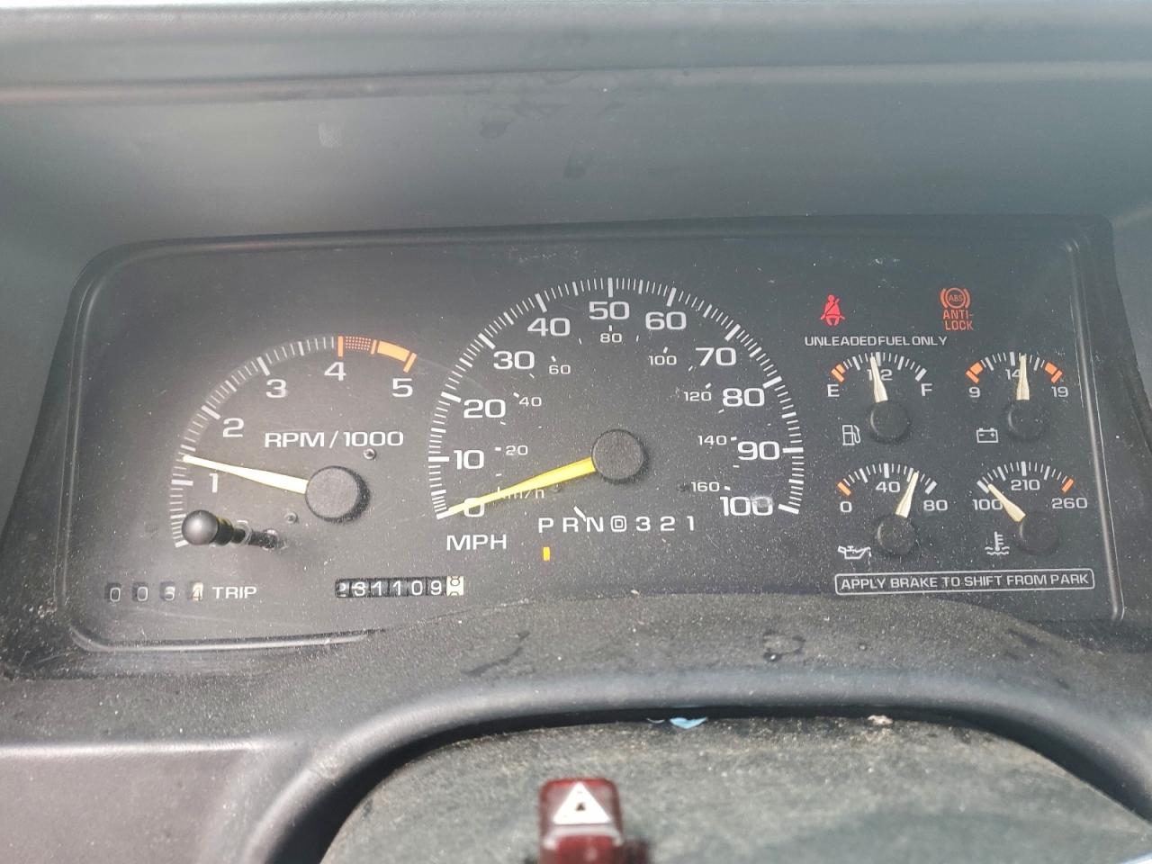 Chevrolet Suburban K2500 Image 6