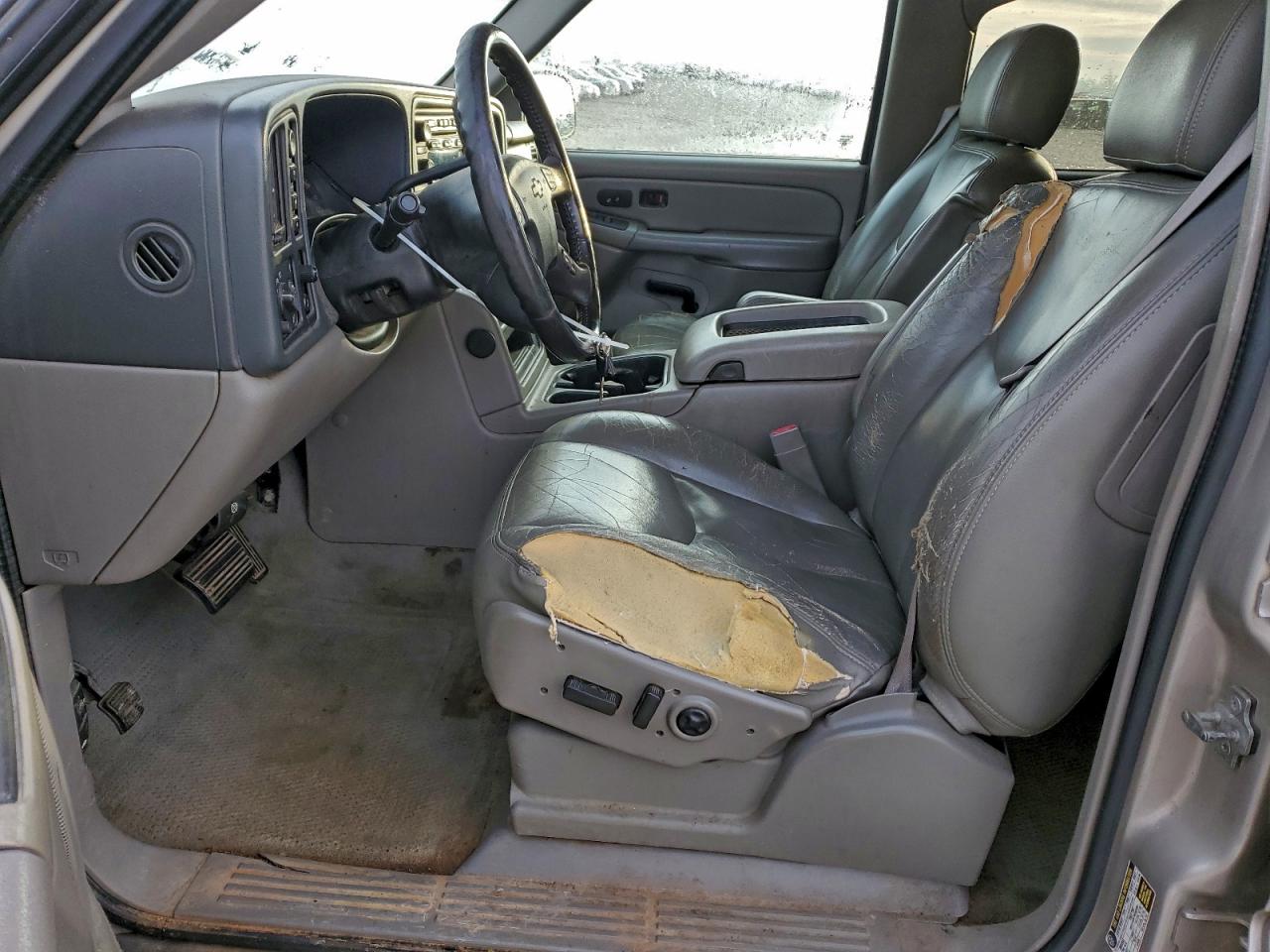 Chevrolet Suburban K1500 Image 3