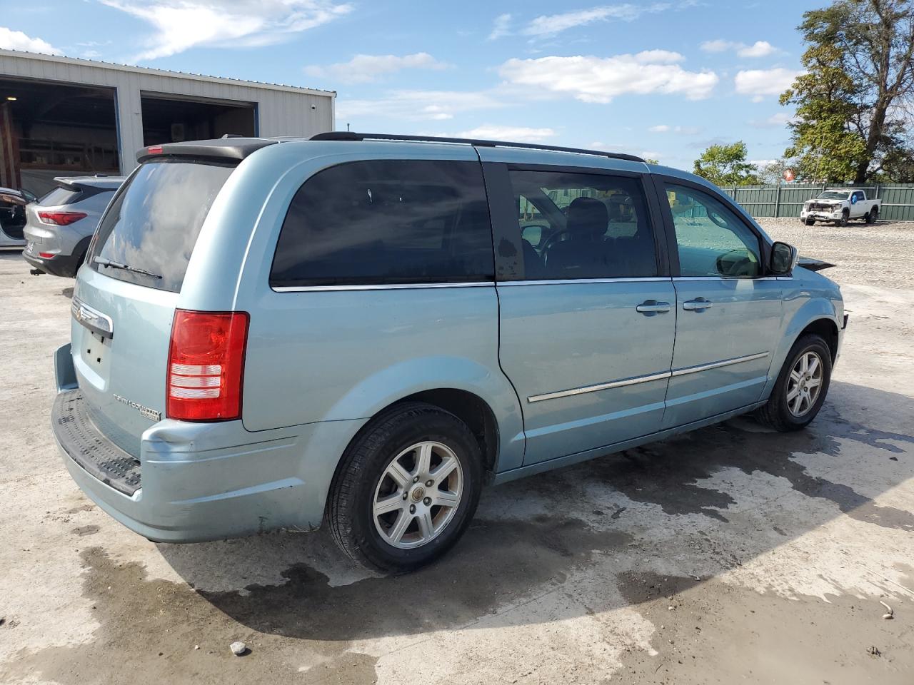Chrysler Minivan Touring Image 14