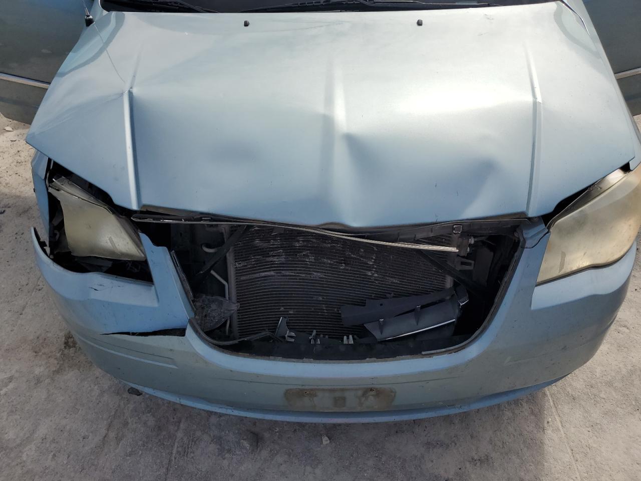 Chrysler Minivan Touring Image 7