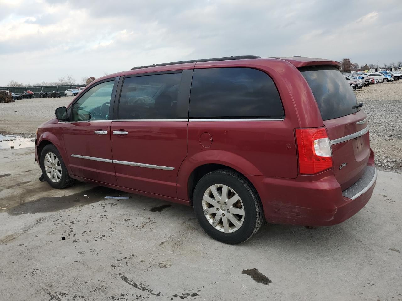 Chrysler Minivan Touring Image 2