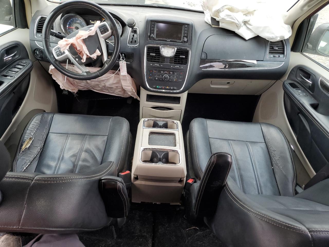 Chrysler Minivan Touring Image 4