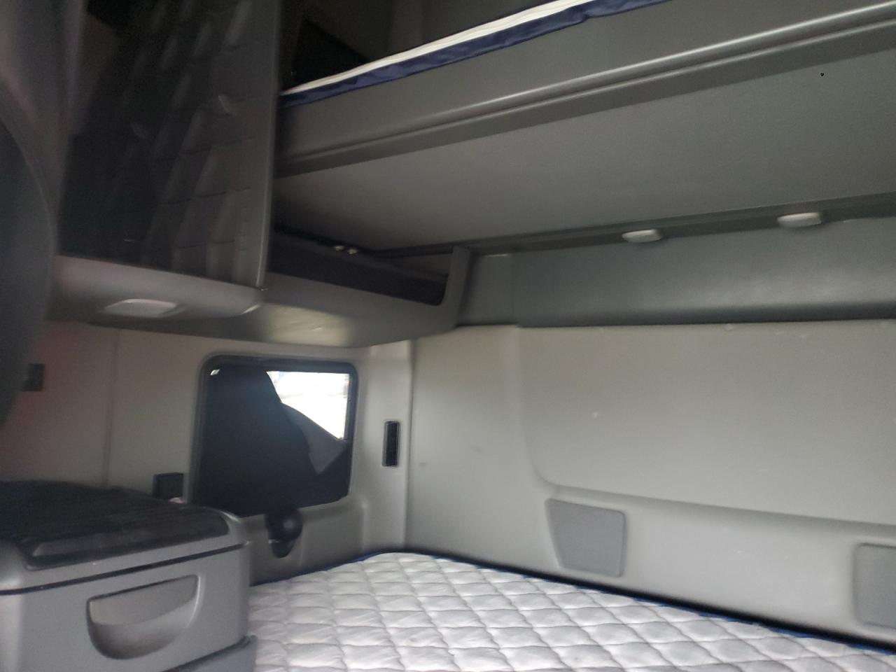 International Lt625 Image 3