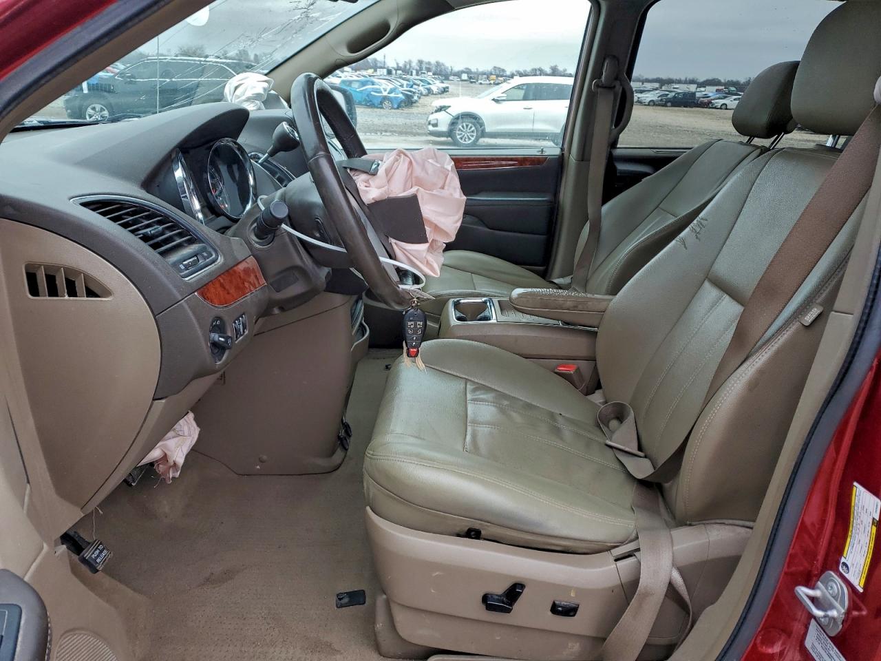 Chrysler Minivan Touring Image 8