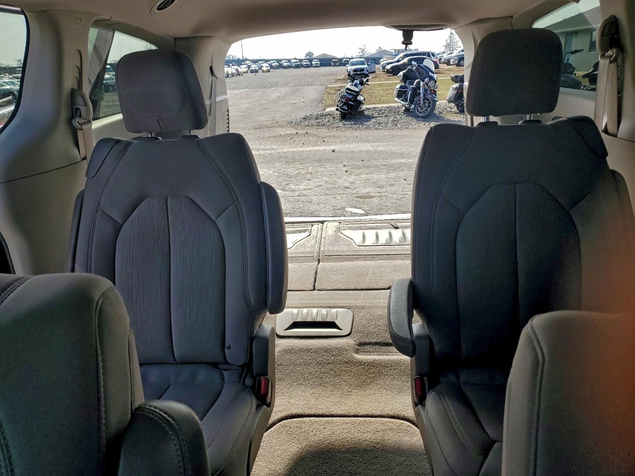 Chrysler Minivan Lx Image 3