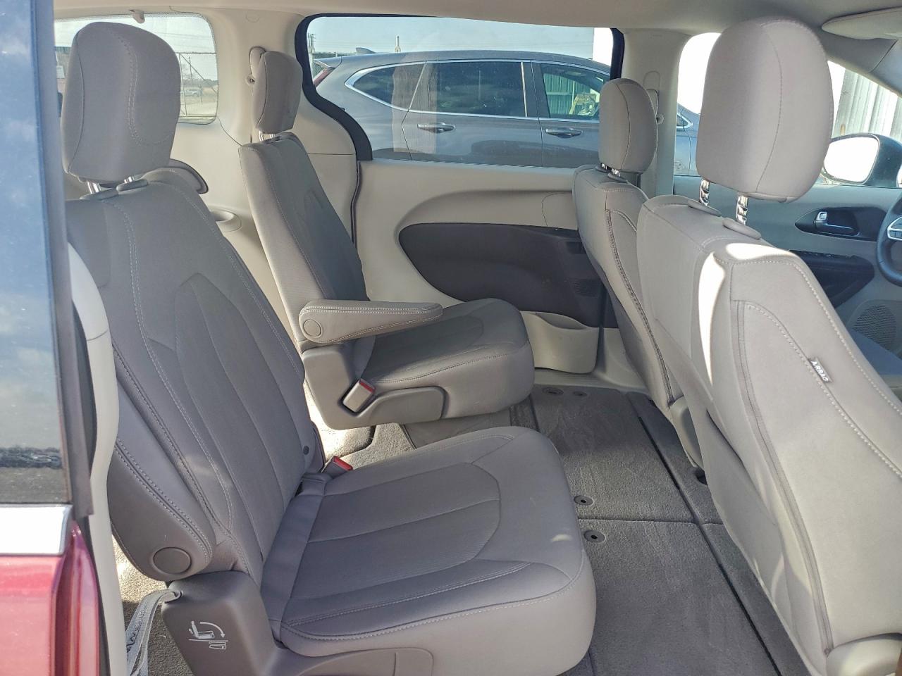 Chrysler Minivan Lx Image 6