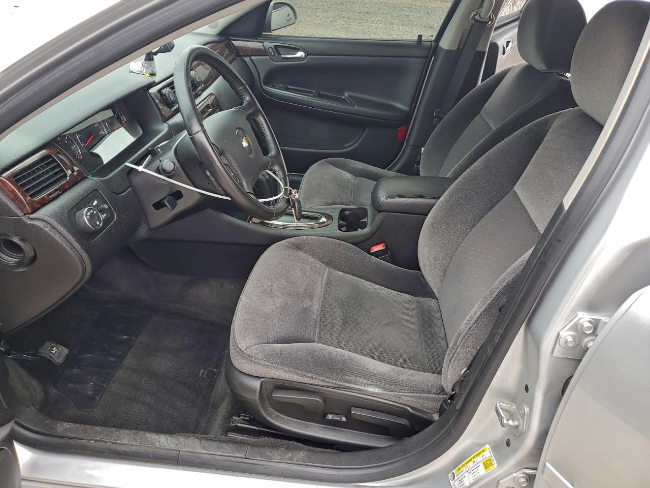 Chevrolet Impala Lt Image 11