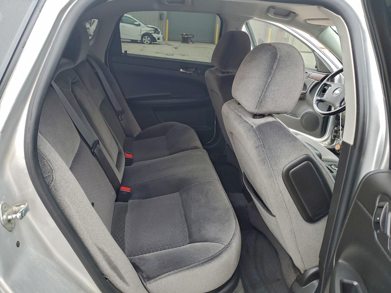 Chevrolet Impala Lt Image 8