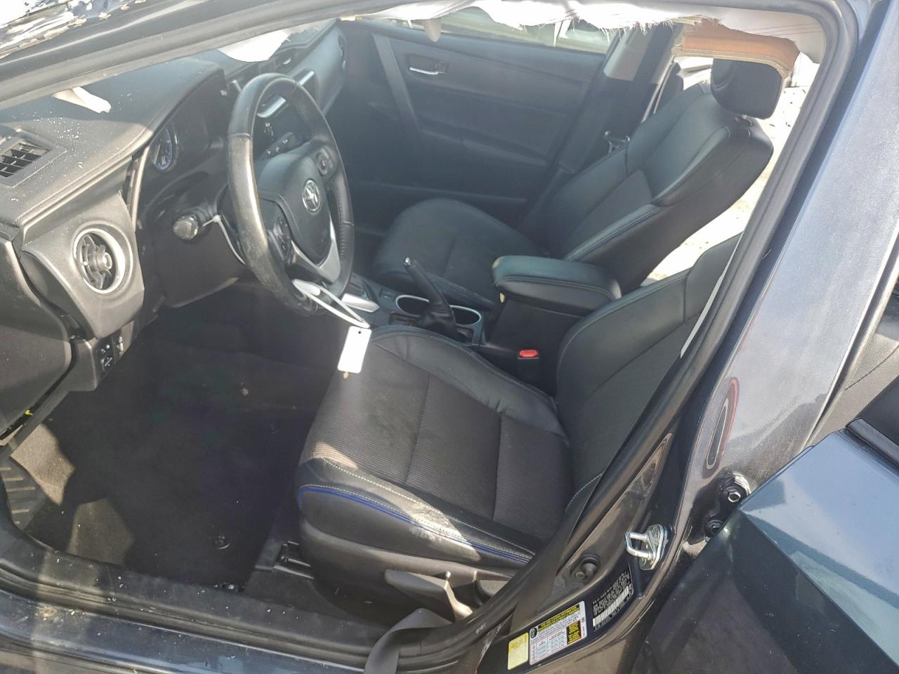 Toyota Corolla L Image 9