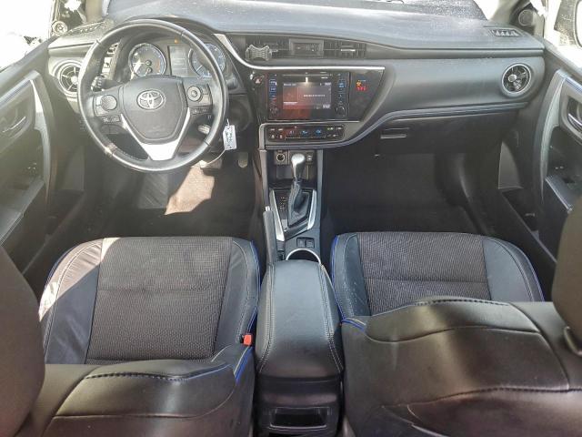 Toyota Corolla L Image 10