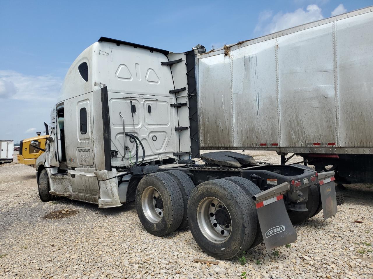 Freightliner Cascadia Image 8