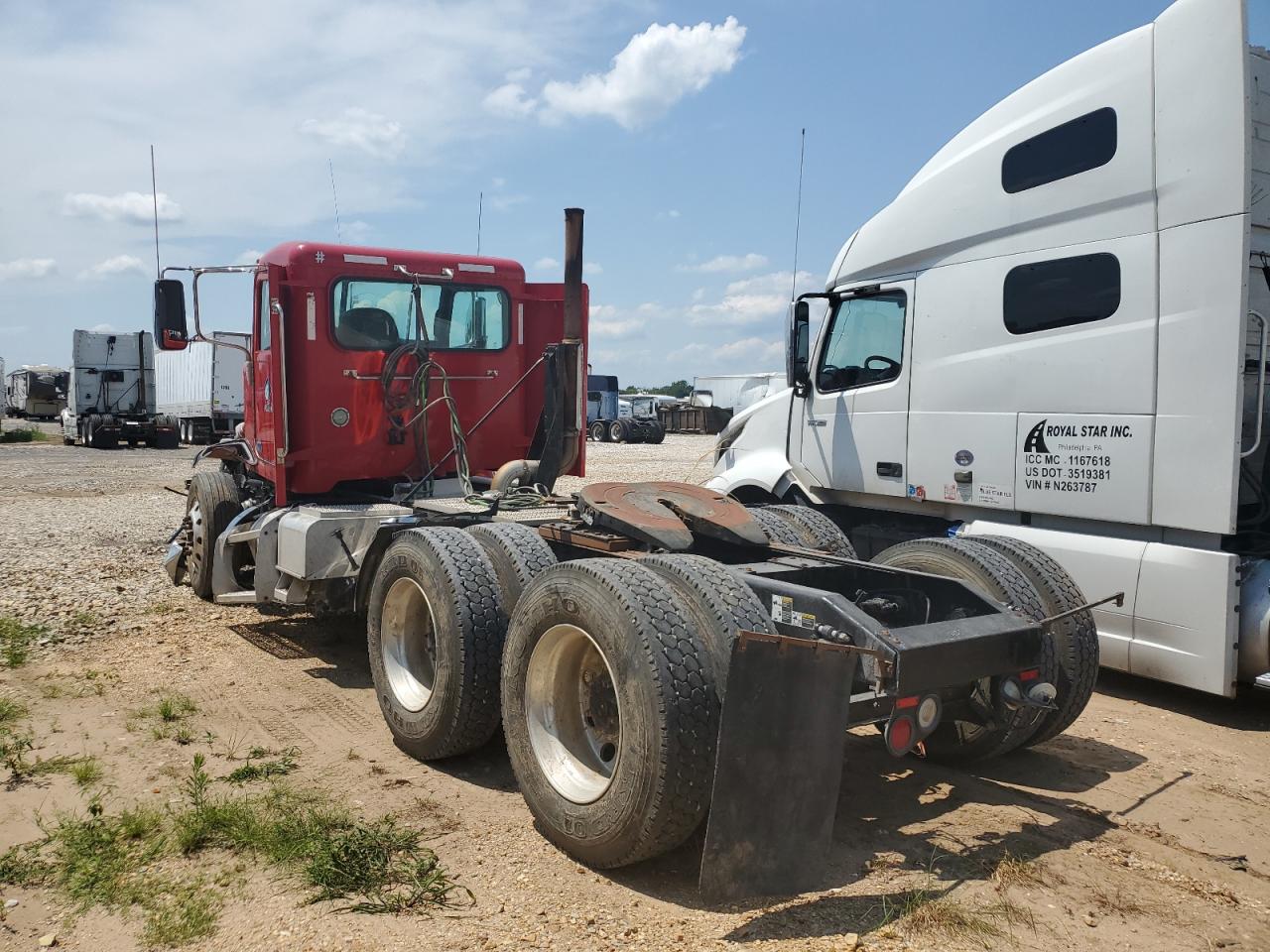 Peterbilt 384 Image 2