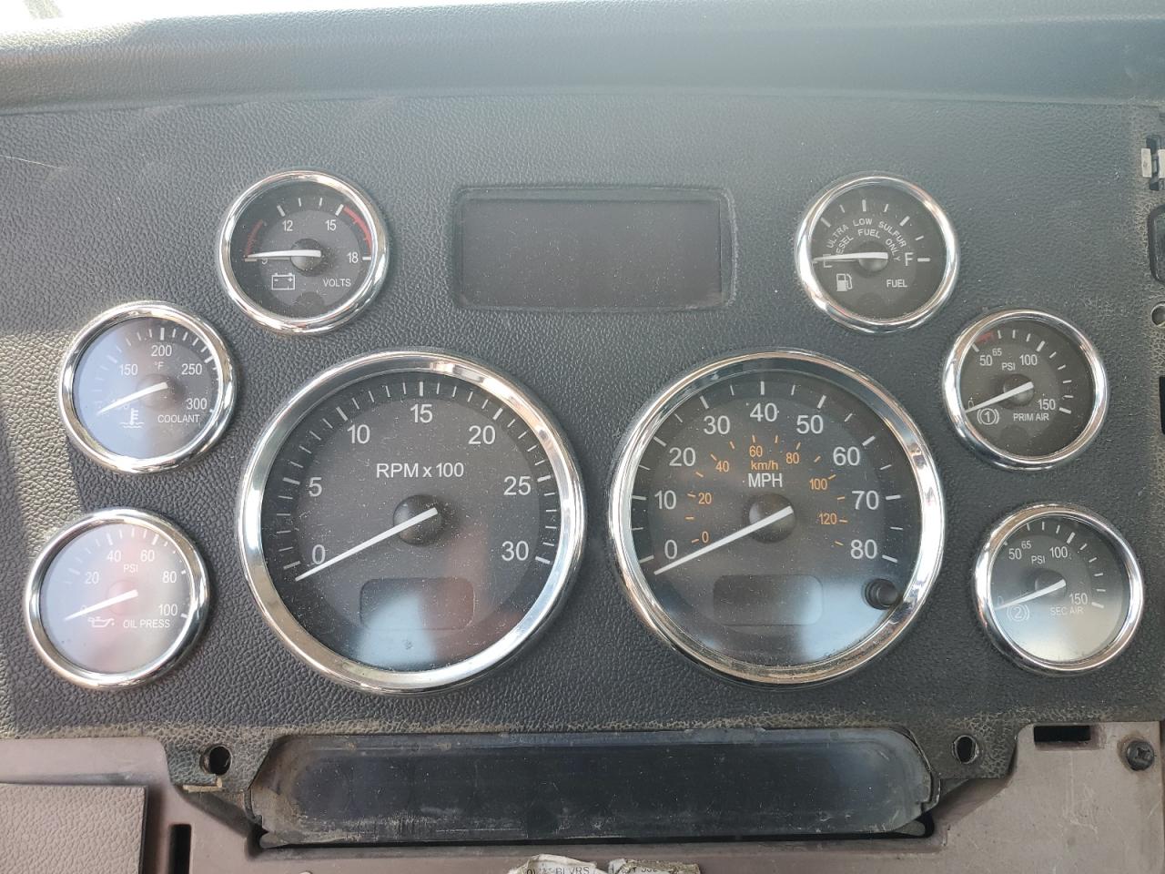 Peterbilt 384 Image 7