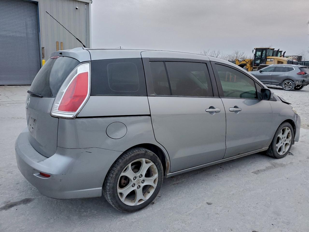 Mazda Mazda5 Image 2